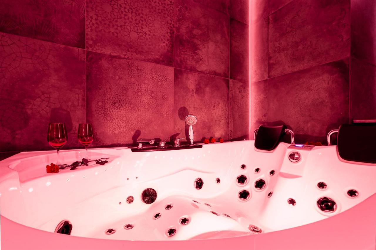 Jacuzzi & Bike Apartment, Краков Экстерьер фото