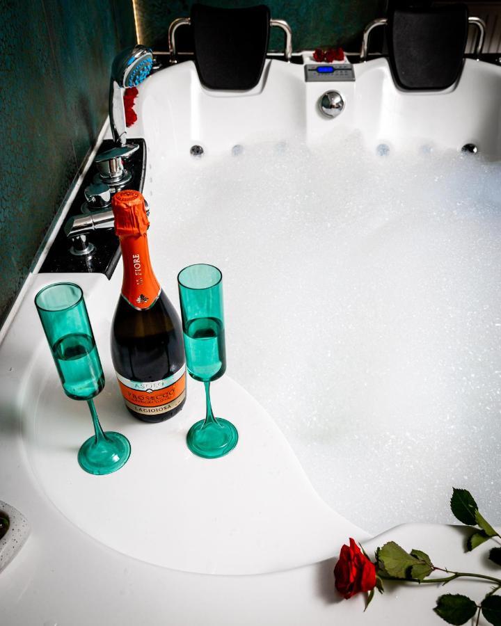 Jacuzzi & Bike Apartment, Краков Экстерьер фото