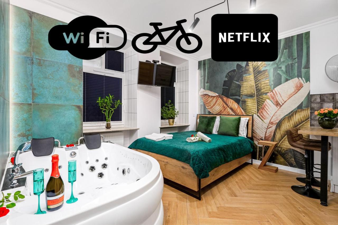 Jacuzzi & Bike Apartment, Краков Экстерьер фото